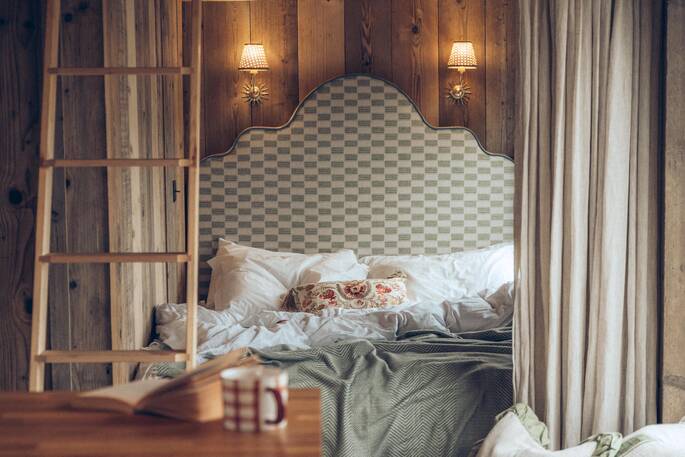 Bedroom with a king size bed