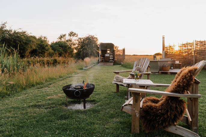 Slinket tipi firepit, Priors Hardwick, Warwickshire