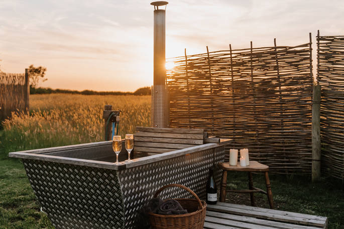Slinket tipi hot tub, Priors Hardwick, Warwickshire