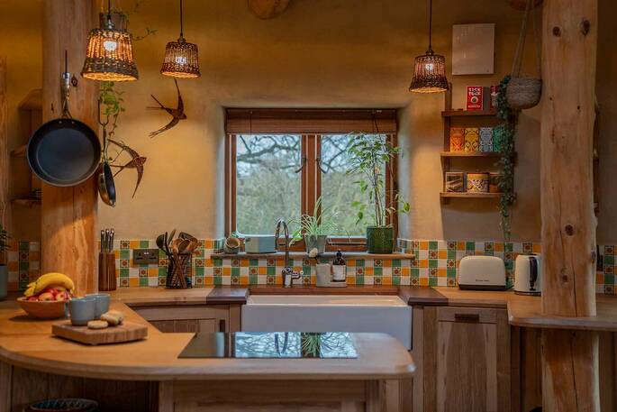 Kitchen equipped with an oven, induction hob, undercounter fridge and cooking utensils