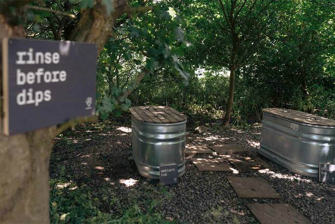 Cold water bath tubs