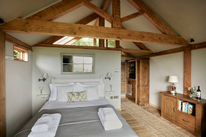 Oakdown Treehouse - bed, Colerne, Wiltshire