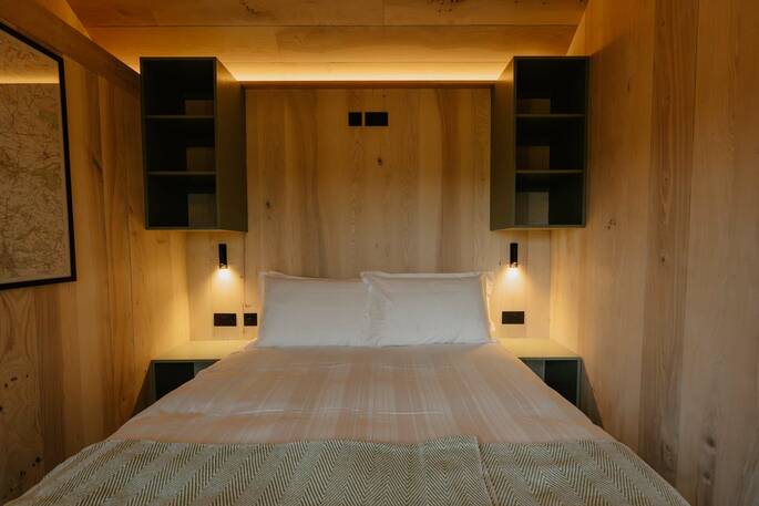 Double bed in the bedroom