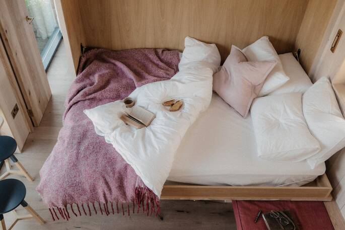Fold out bed