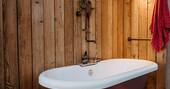 Outdoor bath tub