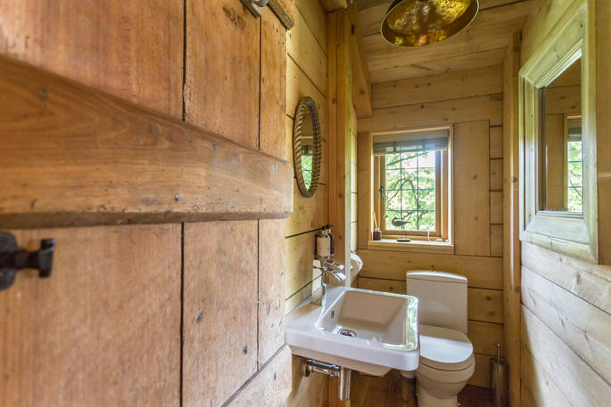 Treehouse bathroom facilities