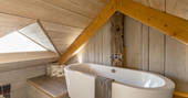 Treehouse mezzanine bath tub