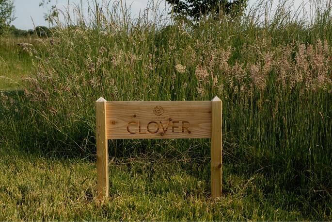 'Clover' sign