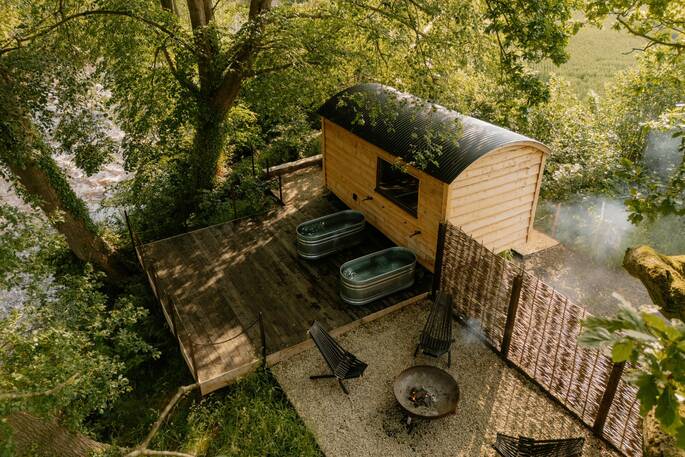Sauna hut and cold plunge baths