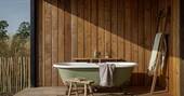Outdoor bath tub
