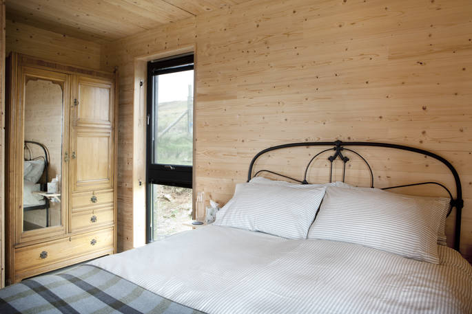 Black Shed cabin bed, Highland, Scotland - James Ross Photography