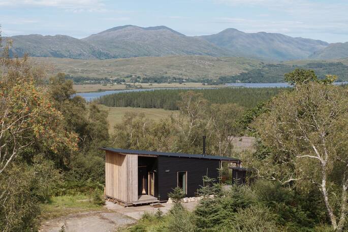 Bothy Doire among the river and lake