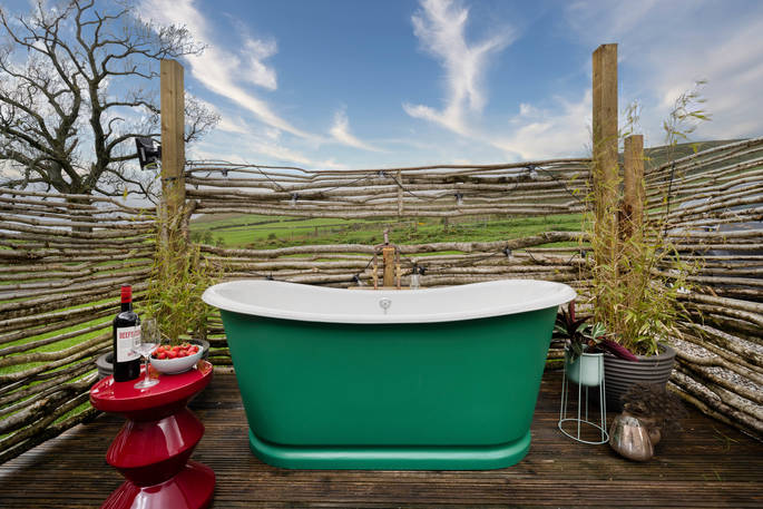 Burnhead Bothies cabin - outdoor bathtub, at Kilsyth, Lanarkshire, Scotland