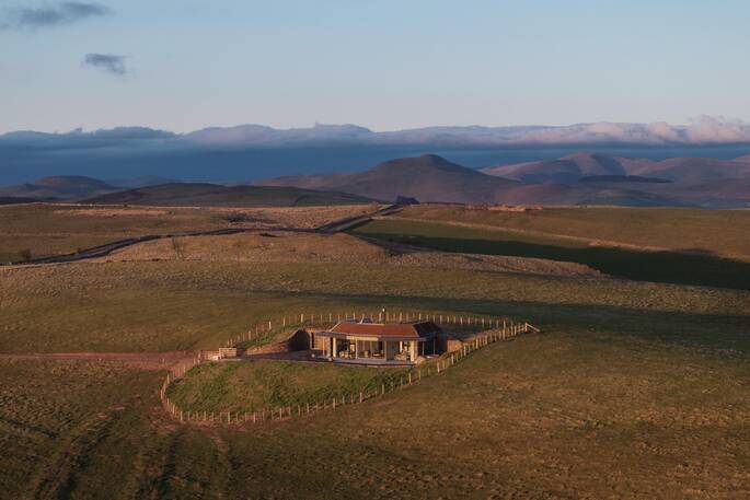 House In The Hill and the surrounding area