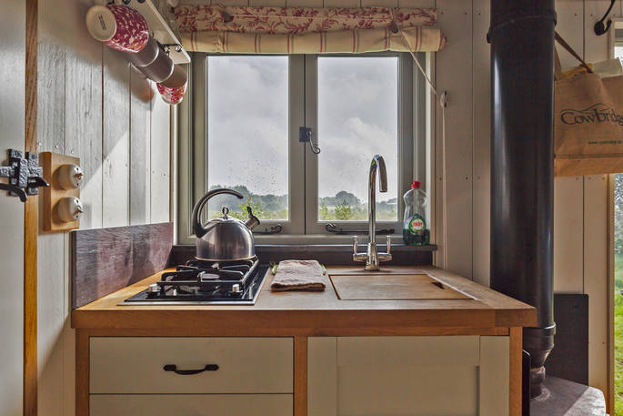 ty cerrig cardiff shepherd's hut kitchen