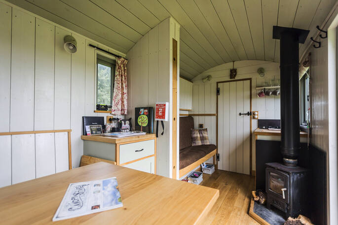 ty cerrig cardiff shepherd's hut woodburner