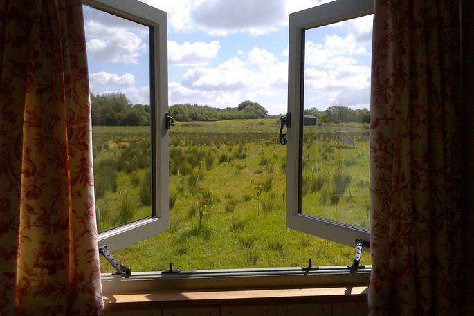 ty cerrig cardiff shepherd's hut view