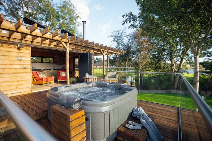 Hot tub out on the deck