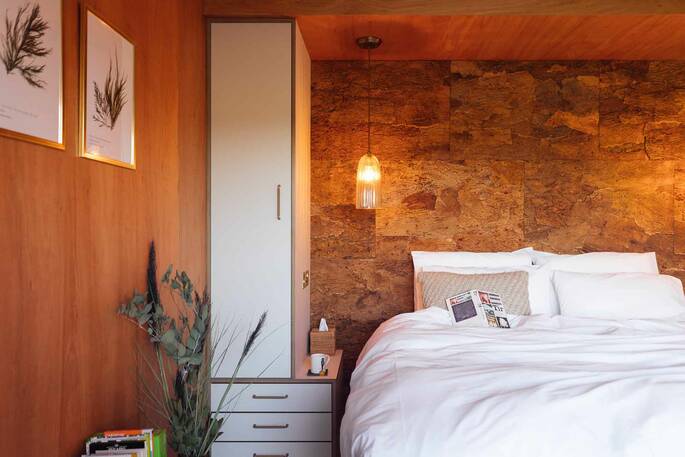 King size bed for two (or two single beds)