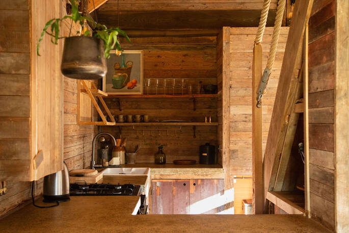 Kitchen equipped with an oven, stove, kettle, toaster and all cooking utensils, glassware and crockery for four people