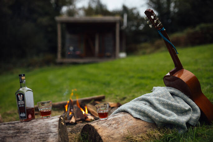 hafan cabin campfire