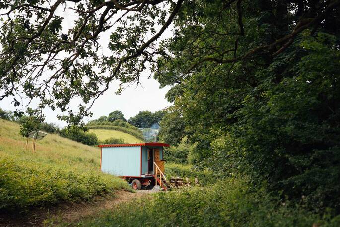 14 - view to the hut from the path