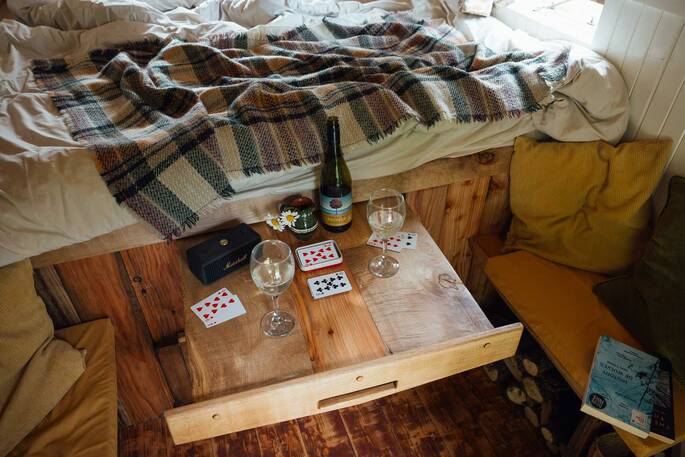 7 - pull out table by the bed