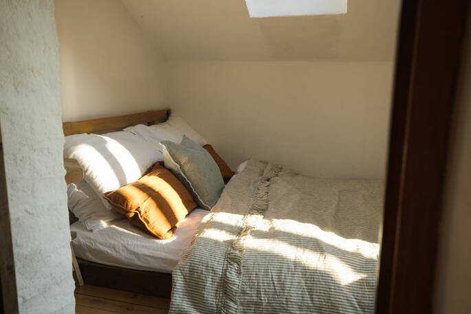 4 - bedroom with a double bed