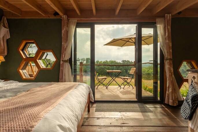 16 - Outdoor seating