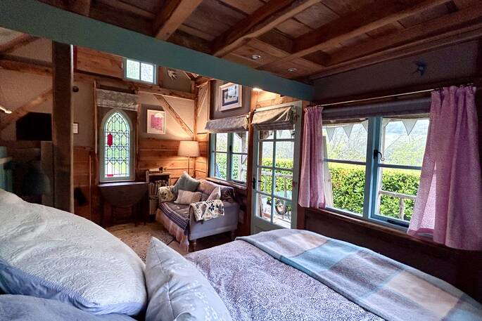 Interior bed 