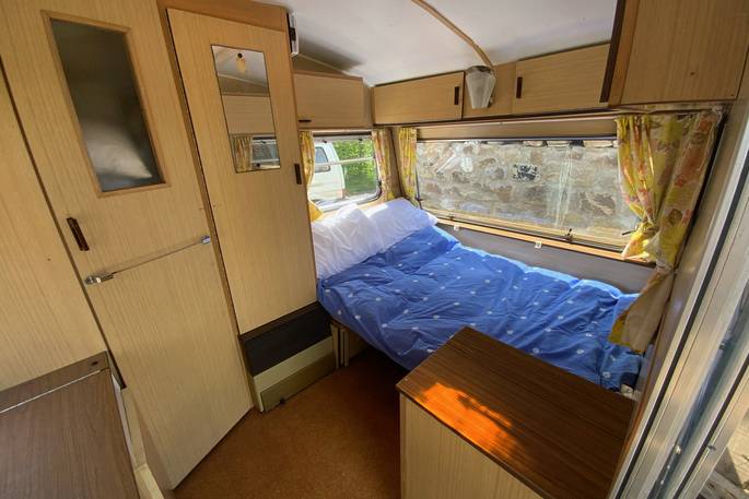 Additional sleeping space in caravan