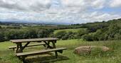 The Oak Apple Hideaway - picnic bench