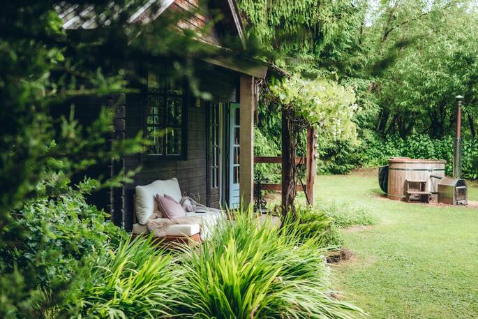 Hop cabin next to hot tub