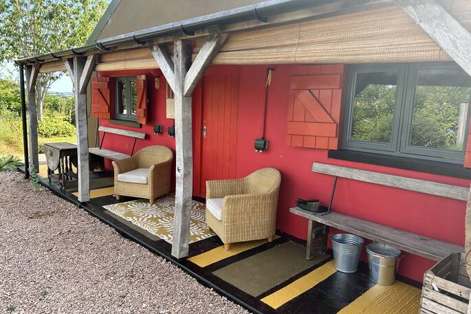Outside sitting (kitchen & wet room) 