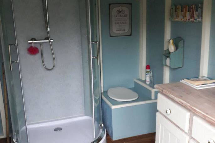Bathroom hut at Cwt Gwrydd in Pembrokeshire
