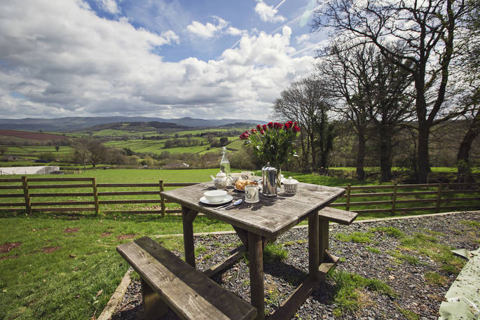 Exterior table with flowers and breakfast