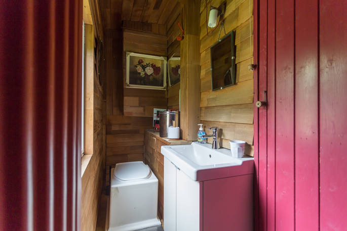 Wooden cabin with private bathroom 