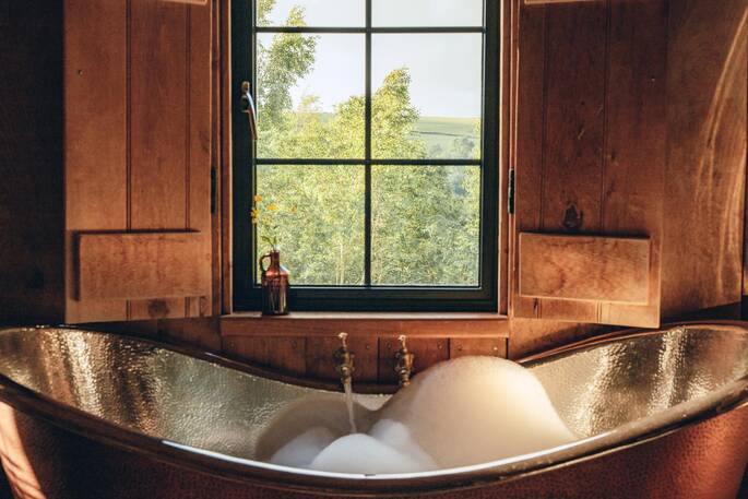 Freestanding bath tub in bedroom