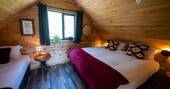 Triple room with view of wood