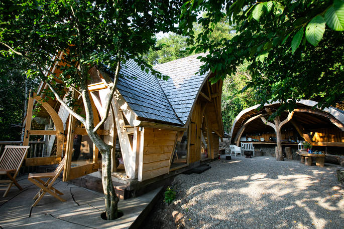 The magnificent Dragon's Cruck cabin and rustic outdoor kitchen at Sunnylea in Powys