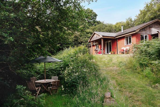Straw Cottage front exterior