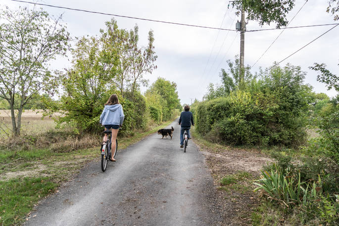 Explore the local area by bicycle at Chateau Gauthie, Dordogne, France