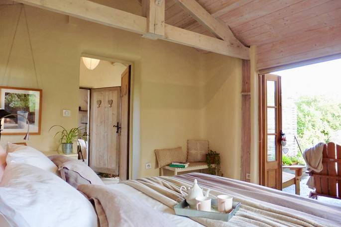 Abri Terre cabin double bedroom, Geraud de Corps, Dordogne, France