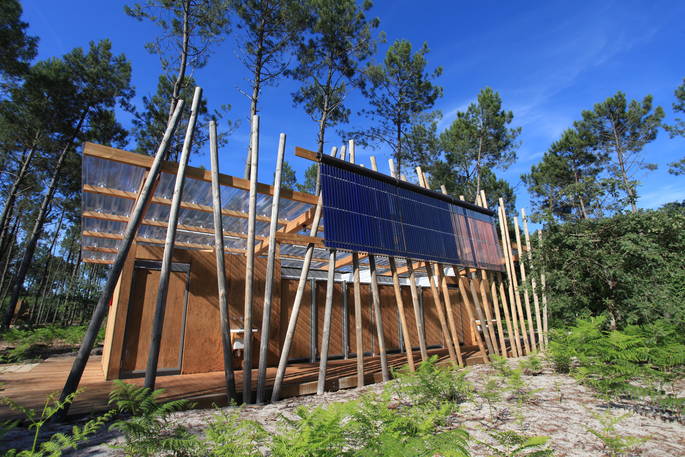 Exterior view of shower hut at River Treehouse, Gironde