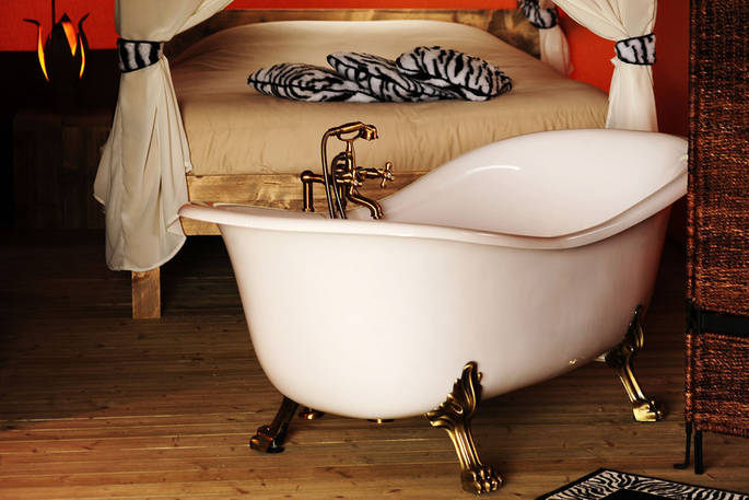 safari tent bath bedroom glamping