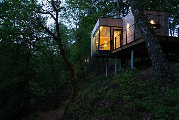 Exterior view of Treehouse at Cabane de Salagnac Cèdre Blanc, Corrèze
