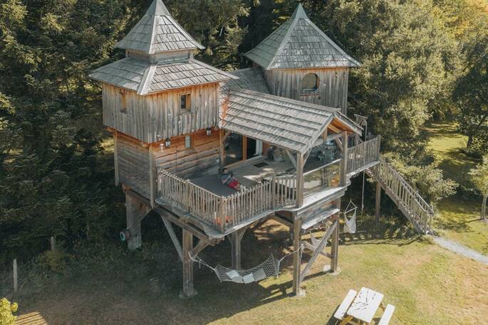 Castel and picnic table