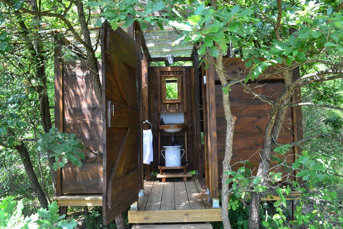 Meru outdoor wooden ensuite at Le Camp in France 