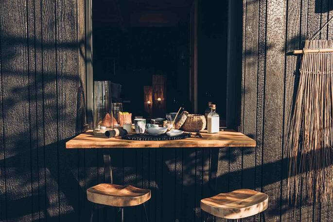 Outdoor dining table for two  - Credit - @bestjobers