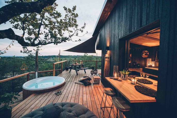 Terrace area with hot tub and outdoor seating - Credit - @bestjobers